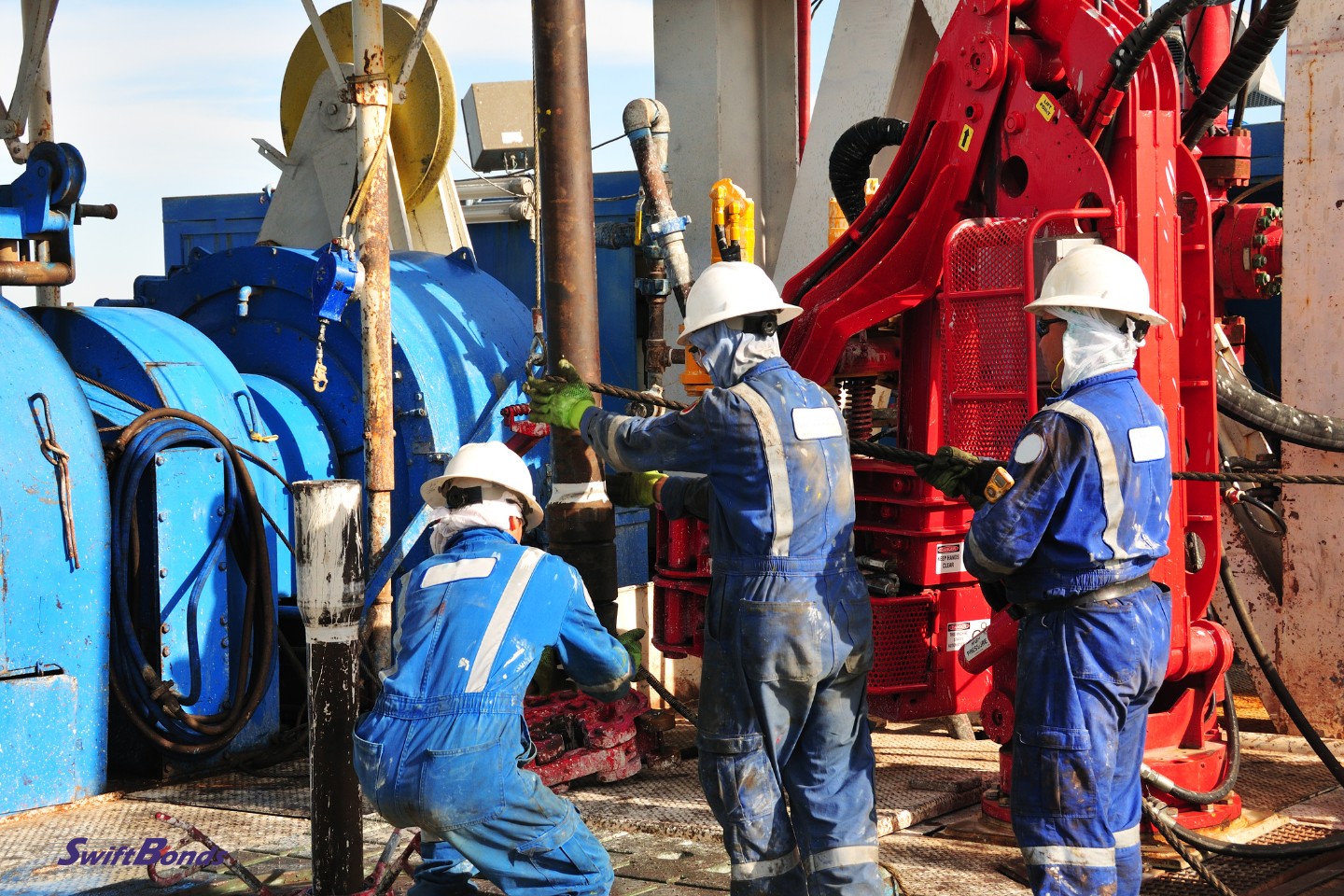 During drilling operations, drilling rig workers link.