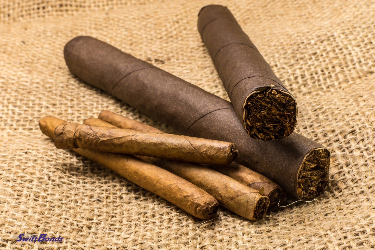 Tobaccos stacked in a mesh.